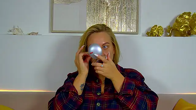 Snapshot of MariaNeumann chatting on November 28, 6:27 am MariaNeumann online show from November 28, 6:27 am