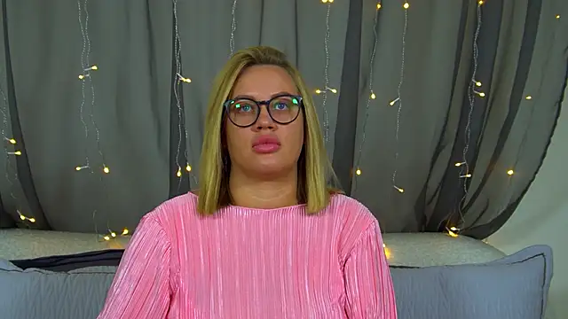 Snapshot of MariaNeumann chatting on November 30, 6:23 pm MariaNeumann online show from November 30, 6:23 pm