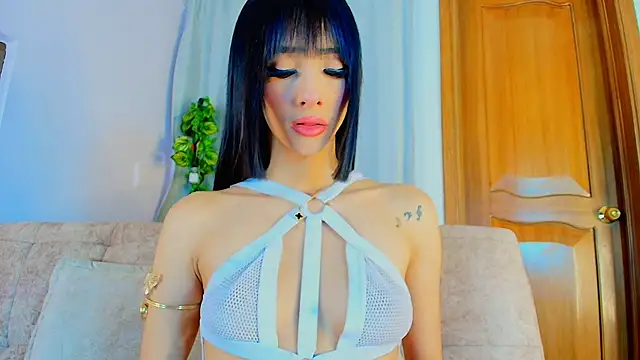 liccy hall online show from February 1, 11:42 am