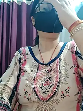 Snapshot of Aishwaryaa_69 chatting on May 3, 3:18 pm Aishwaryaa 69 online show from May 3, 3:18 pm