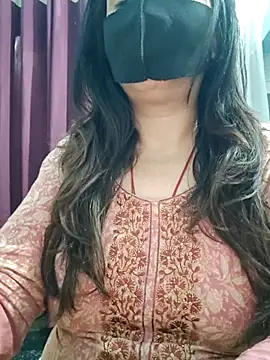 Snapshot of Aishwaryaa_69 chatting on May 5, 2:19 am Aishwaryaa 69 online show from May 5, 2:19 am