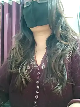 Snapshot of Aishwaryaa_69 chatting on May 6, 2:40 am Aishwaryaa 69 online show from May 6, 2:40 am