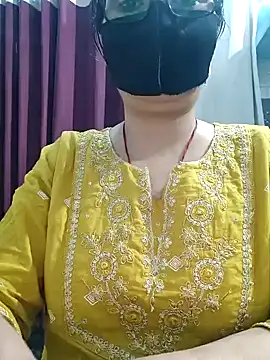 Snapshot of Aishwaryaa_69 chatting on May 8, 2:50 am Aishwaryaa 69 online show from May 8, 2:50 am