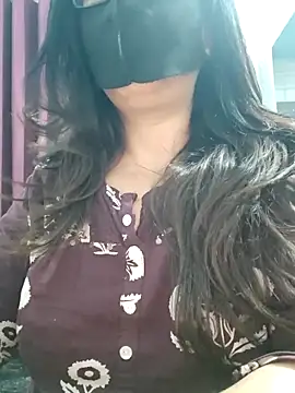 Snapshot of Aishwaryaa_69 chatting on May 17, 1:58 am Aishwaryaa 69 online show from May 17, 1:58 am