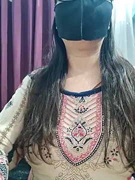Snapshot of Aishwaryaa_69 chatting on May 18, 2:29 am Aishwaryaa 69 online show from May 18, 2:29 am