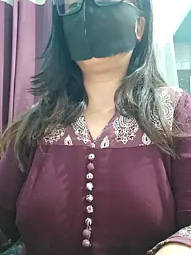 Snapshot of Aishwaryaa_69 chatting on May 18, 12:55 pm Aishwaryaa 69 online show from May 18, 12:55 pm
