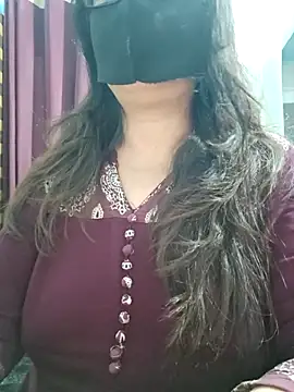 Snapshot of Aishwaryaa_69 chatting on May 23, 2:17 am Aishwaryaa 69 online show from May 23, 2:17 am