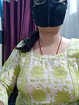 Snapshot of Aishwaryaa_69 chatting on May 24, 11:37 am Aishwaryaa 69 online show from May 24, 11:37 am