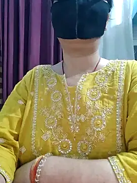 Snapshot of Aishwaryaa_69 chatting on May 26, 2:40 am Aishwaryaa 69 online show from May 26, 2:40 am