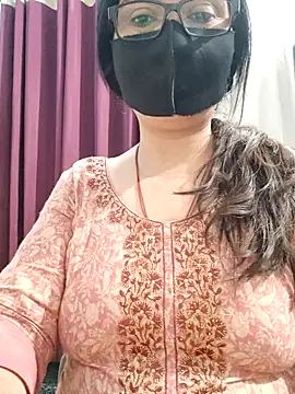 Snapshot of Aishwaryaa_69 chatting on May 27, 1:13 am Aishwaryaa 69 online show from May 27, 1:13 am