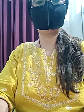 Snapshot of Aishwaryaa_69 chatting on May 29, 1:03 am Aishwaryaa 69 online show from May 29, 1:03 am