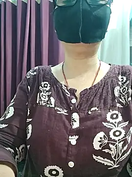 Snapshot of Aishwaryaa_69 chatting on June 2, 2:46 am Aishwaryaa 69 online show from June 2, 2:46 am
