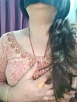 Snapshot of Aishwaryaa_69 chatting on June 6, 1:43 am Aishwaryaa 69 online show from June 6, 1:43 am