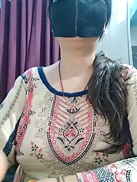 Snapshot of Aishwaryaa_69 chatting on June 14, 1:58 am Aishwaryaa 69 online show from June 14, 1:58 am