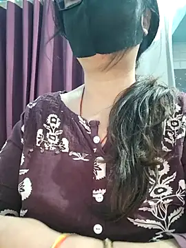 Snapshot of Aishwaryaa_69 chatting on June 15, 9:22 am Aishwaryaa 69 online show from June 15, 9:22 am