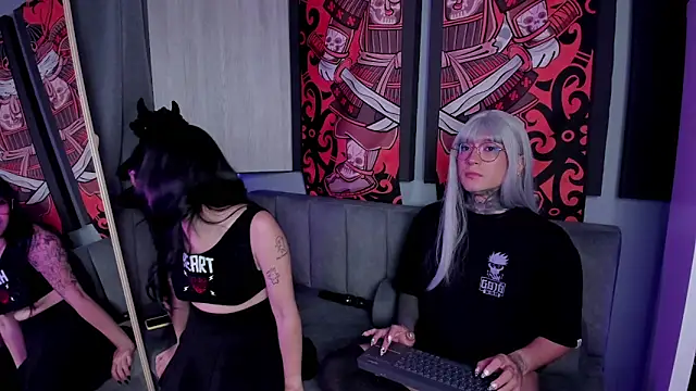 Snapshot of JadeyKhada chatting on November 14, 12:42 am JadeyKhada online show from November 14, 12:42 am