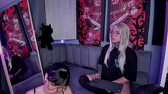 Snapshot of JadeyKhada chatting on December 2, 11:56 pm JadeyKhada online show from December 2, 11:56 pm