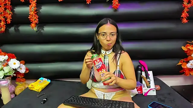 Snapshot of ValerySweety chatting on September 28, 3:23 am ValerySweety online show from September 28, 3:23 am