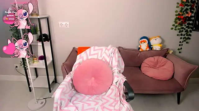 Cassie xKiss online show from February 28, 9:05 pm