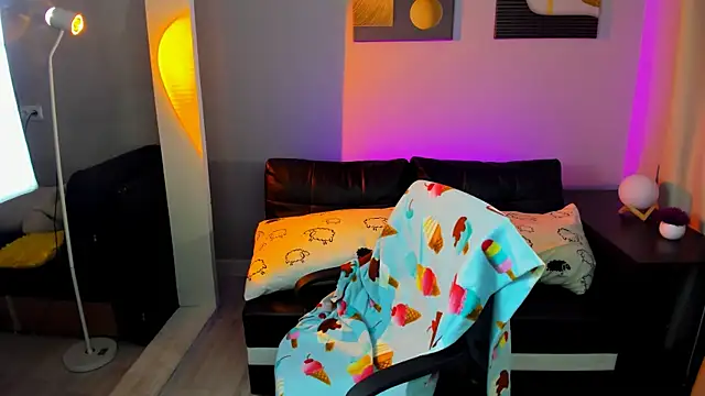 Cassie xKiss online show from June 11, 9:13 pm