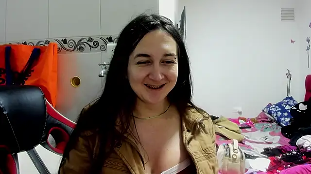 Snapshot of Sweet-Suck69 chatting on May 29, 7:23 pm Sweet-Suck69 online show from May 29, 7:23 pm