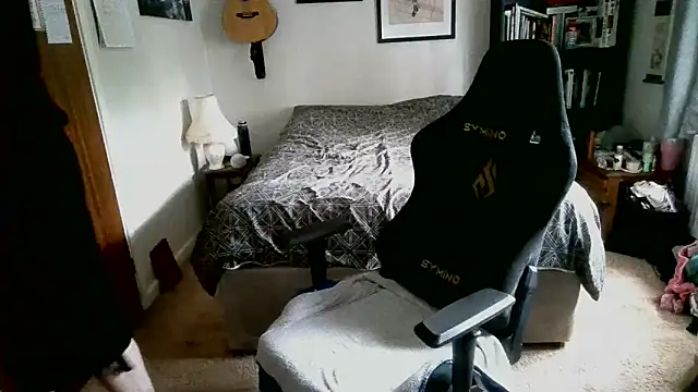 Snapshot of Hairy_Guy30 chatting on October 17, 3:36 pm Hairy Guy30 online show from October 17, 3:36 pm