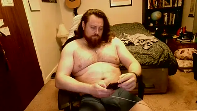 Hairy Guy30 online show from May 4, 9:00 pm
