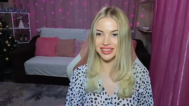 EmmyMills online show from December 5, 6:44 pm