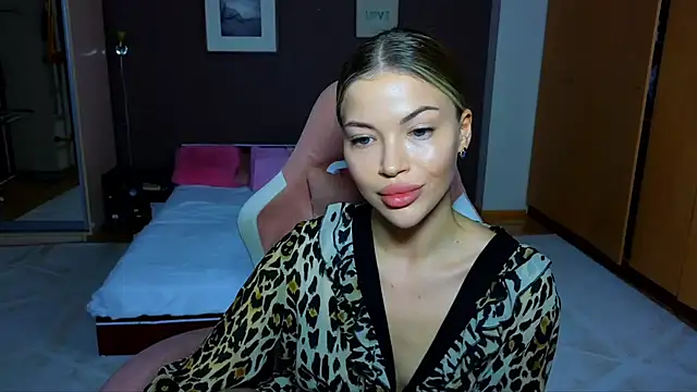 EmmyMills online show from February 3, 2:25 am