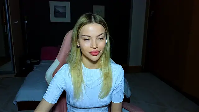 EmmyMills online show from February 16, 10:21 pm