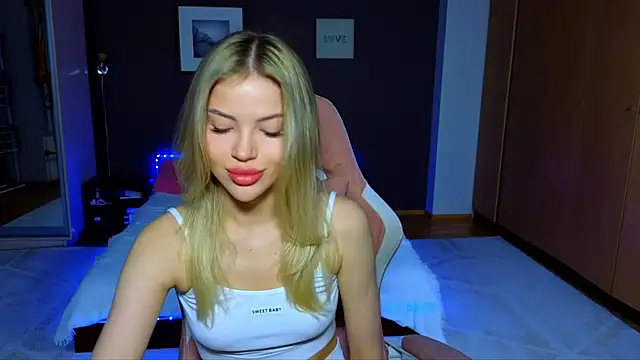 EmmyMills online show from March 8, 10:02 pm