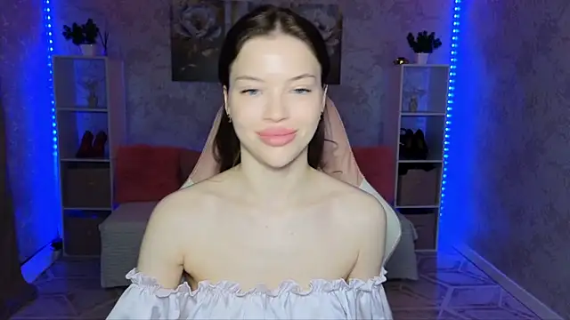 EmmyMills online show from May 3, 10:05 pm