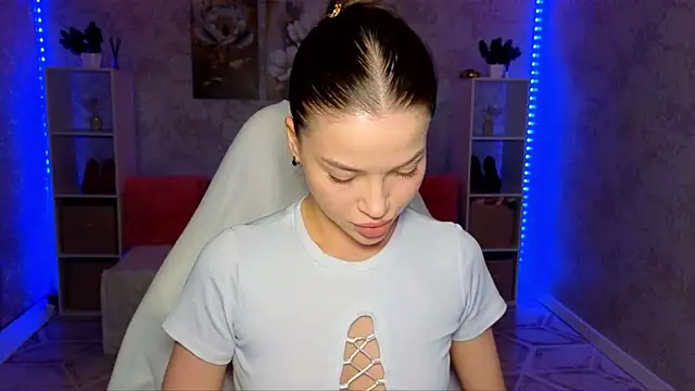 EmmyMills online show from May 24, 9:42 pm