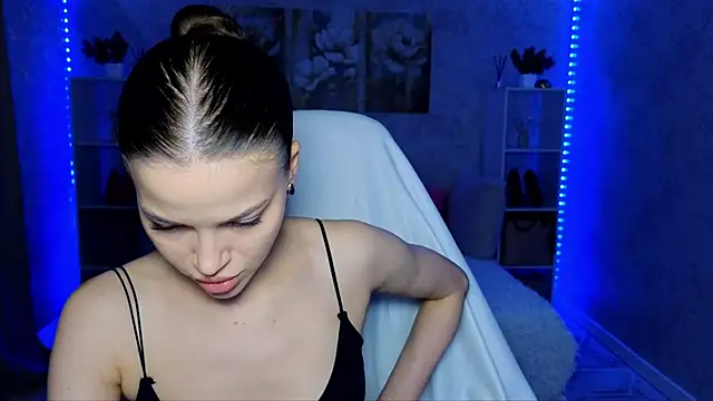 EmmyMills online show from May 31, 7:26 pm