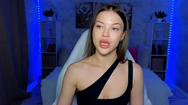 EmmyMills online show from June 1, 8:32 pm