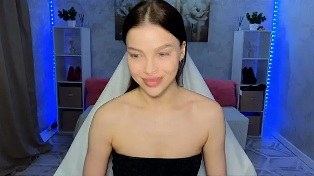 EmmyMills online show from June 7, 3:10 am
