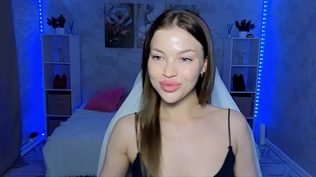 EmmyMills online show from June 14, 3:58 pm