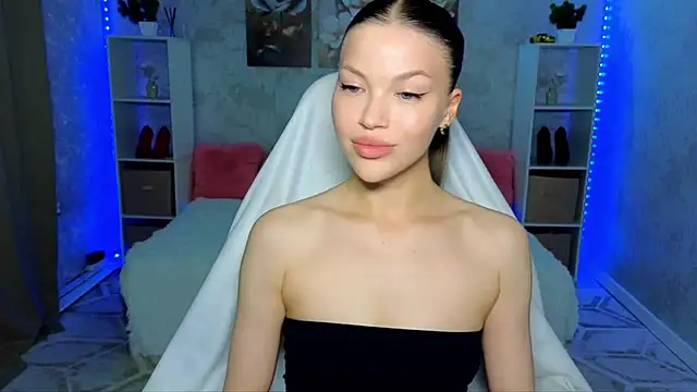 EmmyMills online show from June 15, 6:21 pm