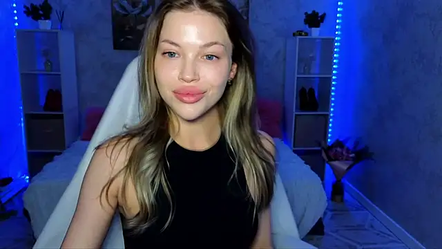 EmmyMills online show from June 19, 8:56 pm