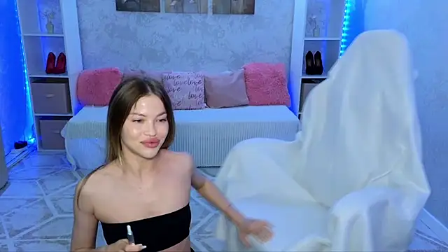 EmmyMills online show from June 25, 11:31 pm