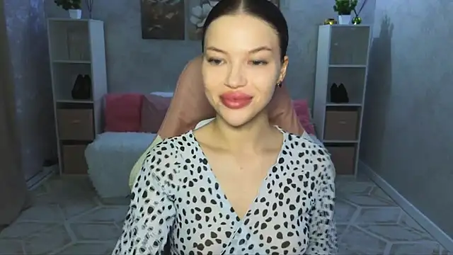 EmmyMills online show from July 14, 12:46 am