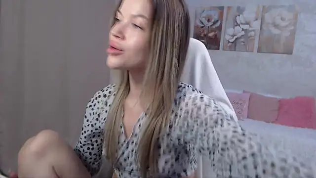 EmmyMills online show from July 18, 9:07 pm