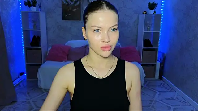 EmmyMills online show from August 1, 9:03 pm
