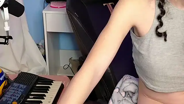 Snapshot of MemiKouki chatting on November 27, 5:04 pm MemiKouki online show from November 27, 5:04 pm