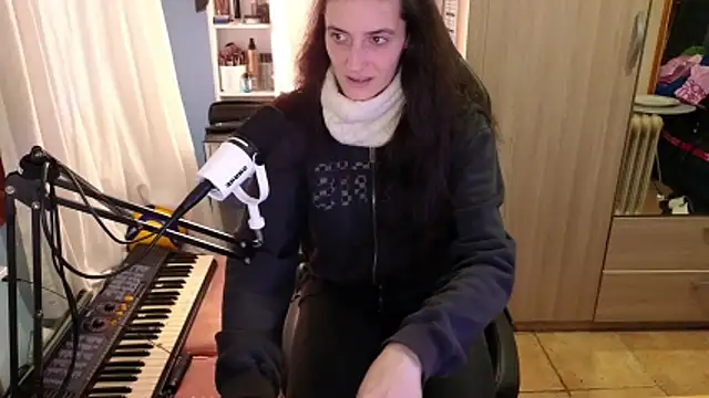 Snapshot of MemiKouki chatting on December 22, 4:37 pm MemiKouki online show from December 22, 4:37 pm