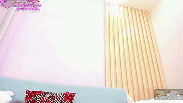 Snapshot of Kathaleiya_Ozz chatting on May 14, 8:37 pm Kathaleiya Ozz online show from May 14, 8:37 pm