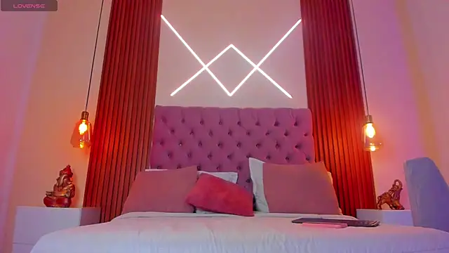 Sophia turneer online show from May 26, 4:08 am