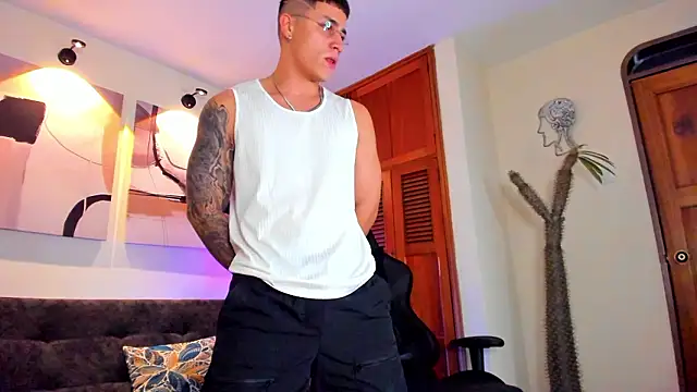 Snapshot of _joansoto chatting on February 4, 12:44 pm joansoto online show from February 4, 12:44 pm