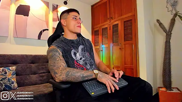 Snapshot of _joansoto chatting on February 5, 12:43 pm joansoto online show from February 5, 12:43 pm