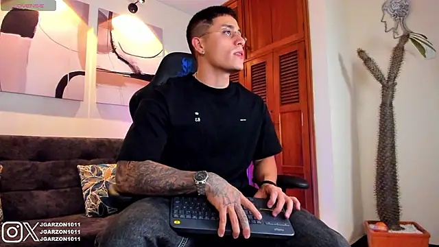 Snapshot of _joansoto chatting on February 9, 12:53 pm joansoto online show from February 9, 12:53 pm